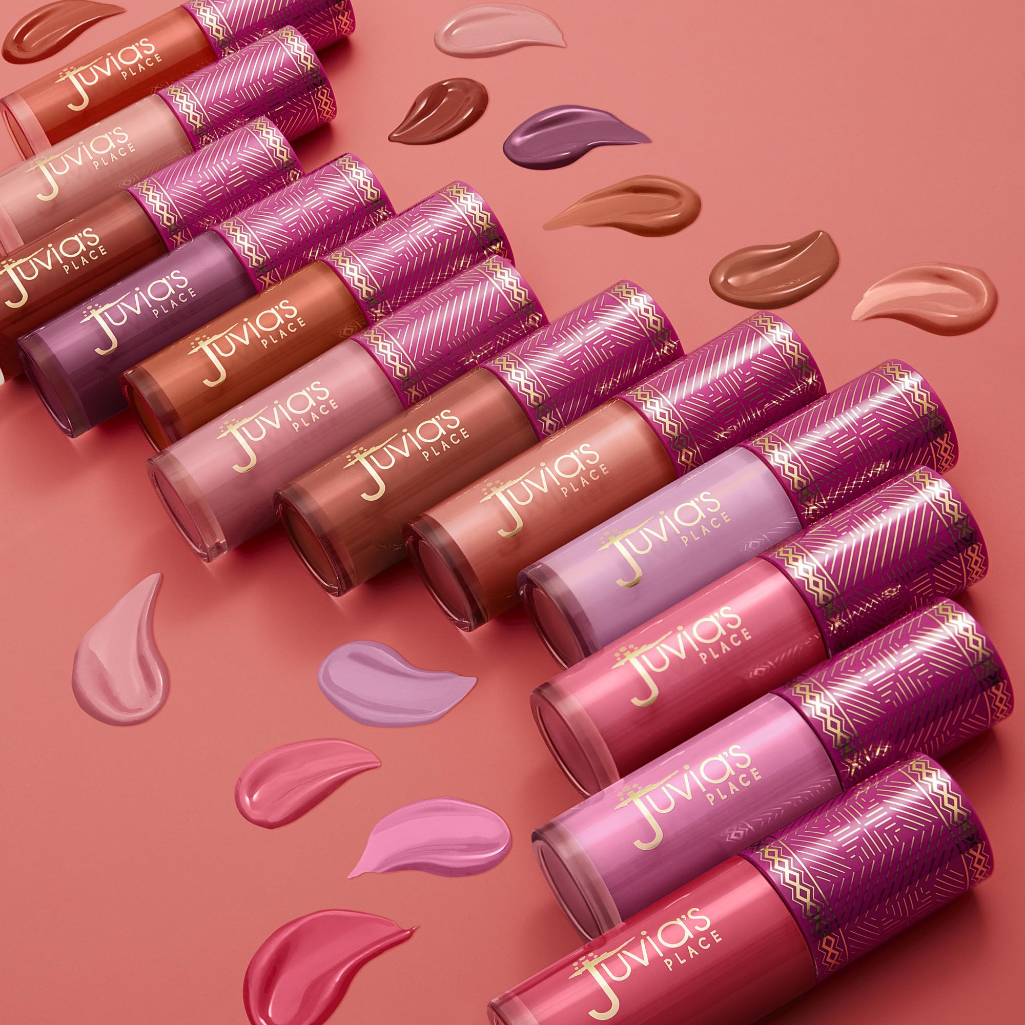 Fini lumineux du Blushed Liquid Blush BlushLily, adaptable à différents maquillages.