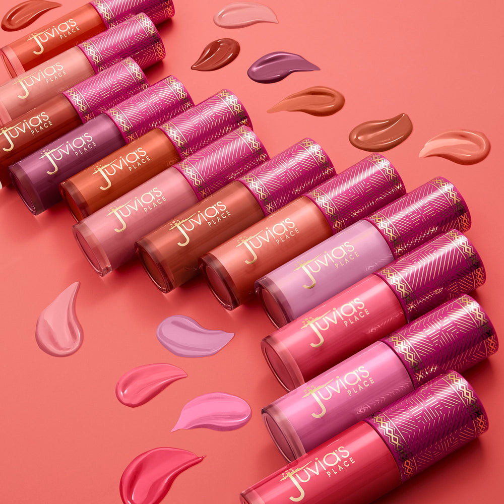 Fini lumineux du Blushed Liquid Blush BlushLily, adaptable à différents maquillages.
