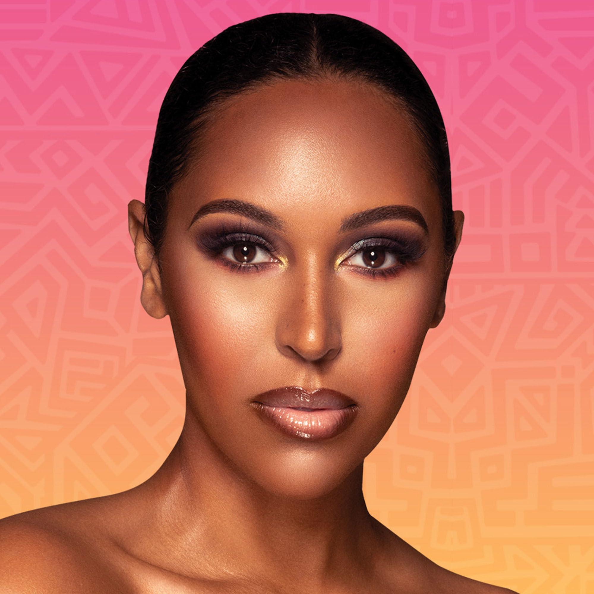 Nuance moyenne du Blushed Liquid Blush BlushLily offrant un éclat subtil et polyvalent.
