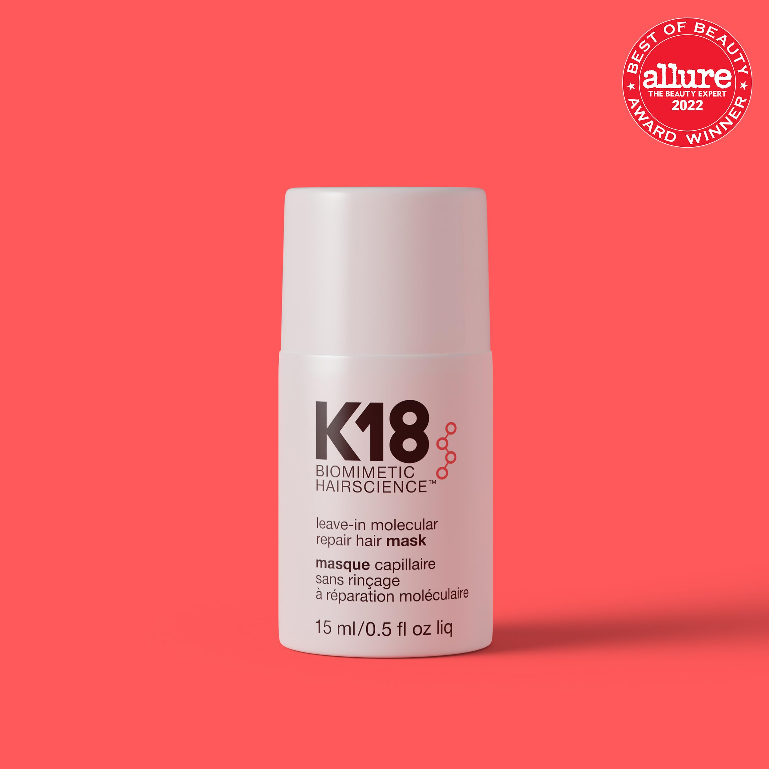 K18 masque: application sur les mains pour préparer l'hydratation.