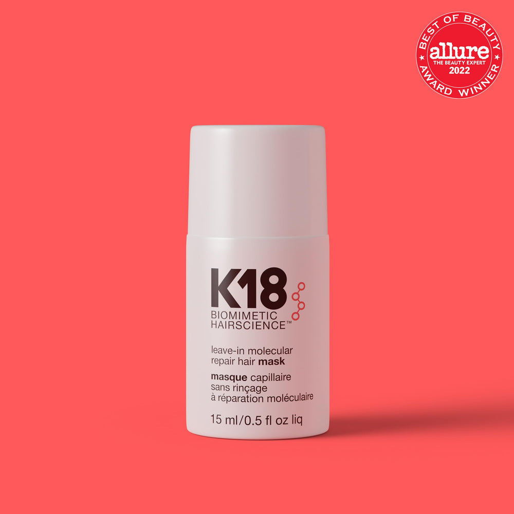 K18 masque: application sur les mains pour préparer l'hydratation.
