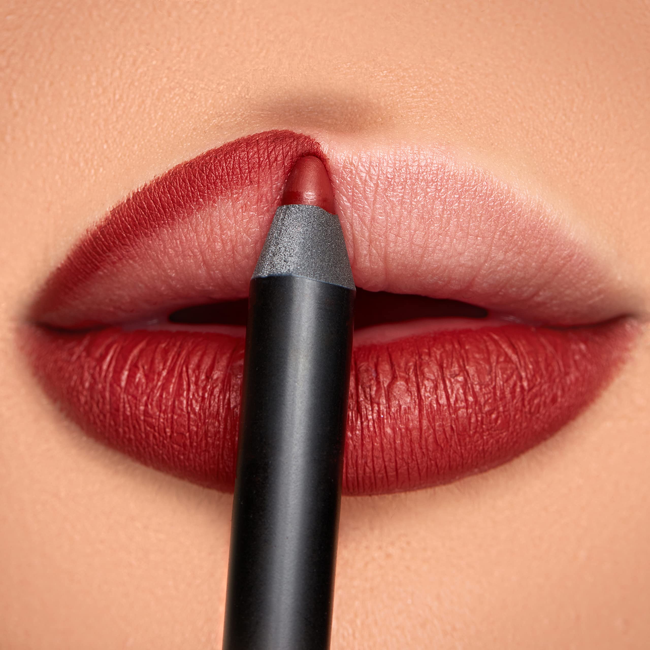 K7L Crayon lèvres Flame : teinte rouge brun durable pour définition précise.