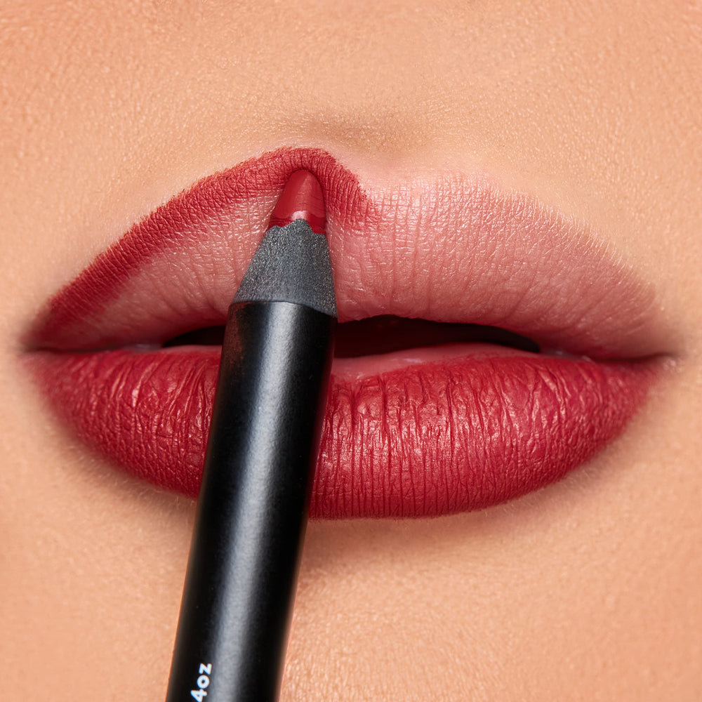 K7L Crayon Lèvres Rouge, précision nette et couleur qui tient toute la journée.