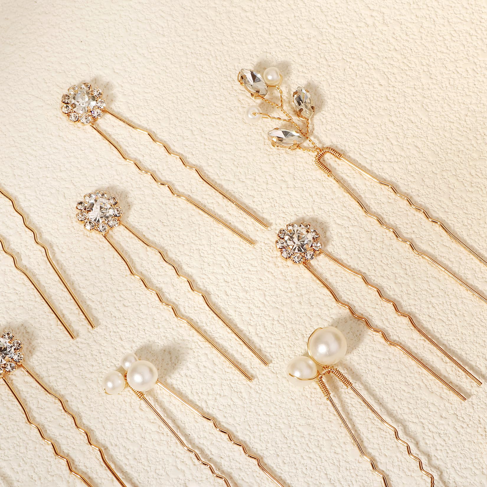 Epingle Kalolia dorée scintillante idéale pour soirée glamour