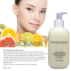 KarmaCeuticles: main appliquant le nettoyant exfoliant pour exfolier en douceur