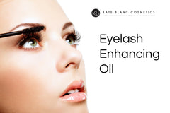 Sourcils soignés et cils hydratés grâce à l'huile de ricin bio Kate Blanc.