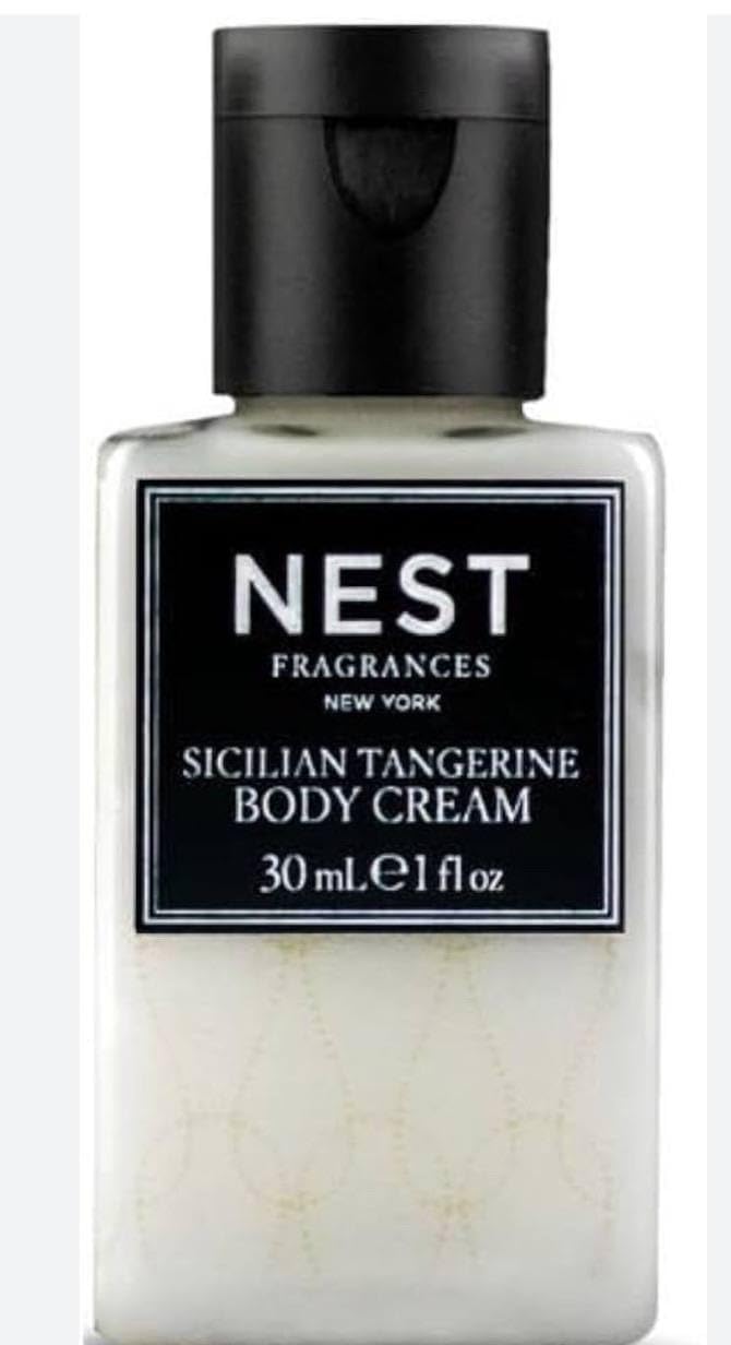 Kate McLeod Naked Stone : geste d'application pour hydrater rapidement
