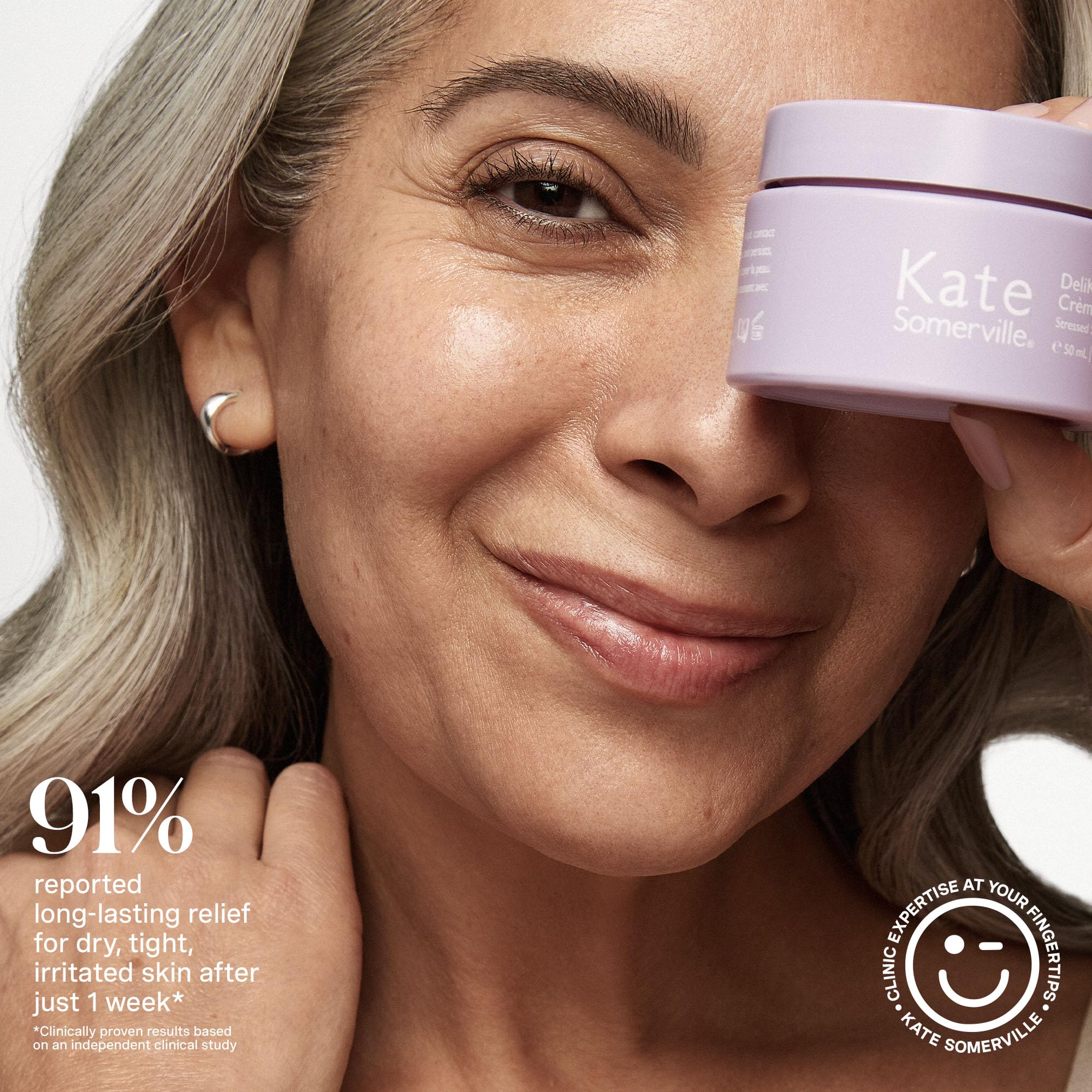 Application matin et soir de Kate Somerville DeliKate sur le visage