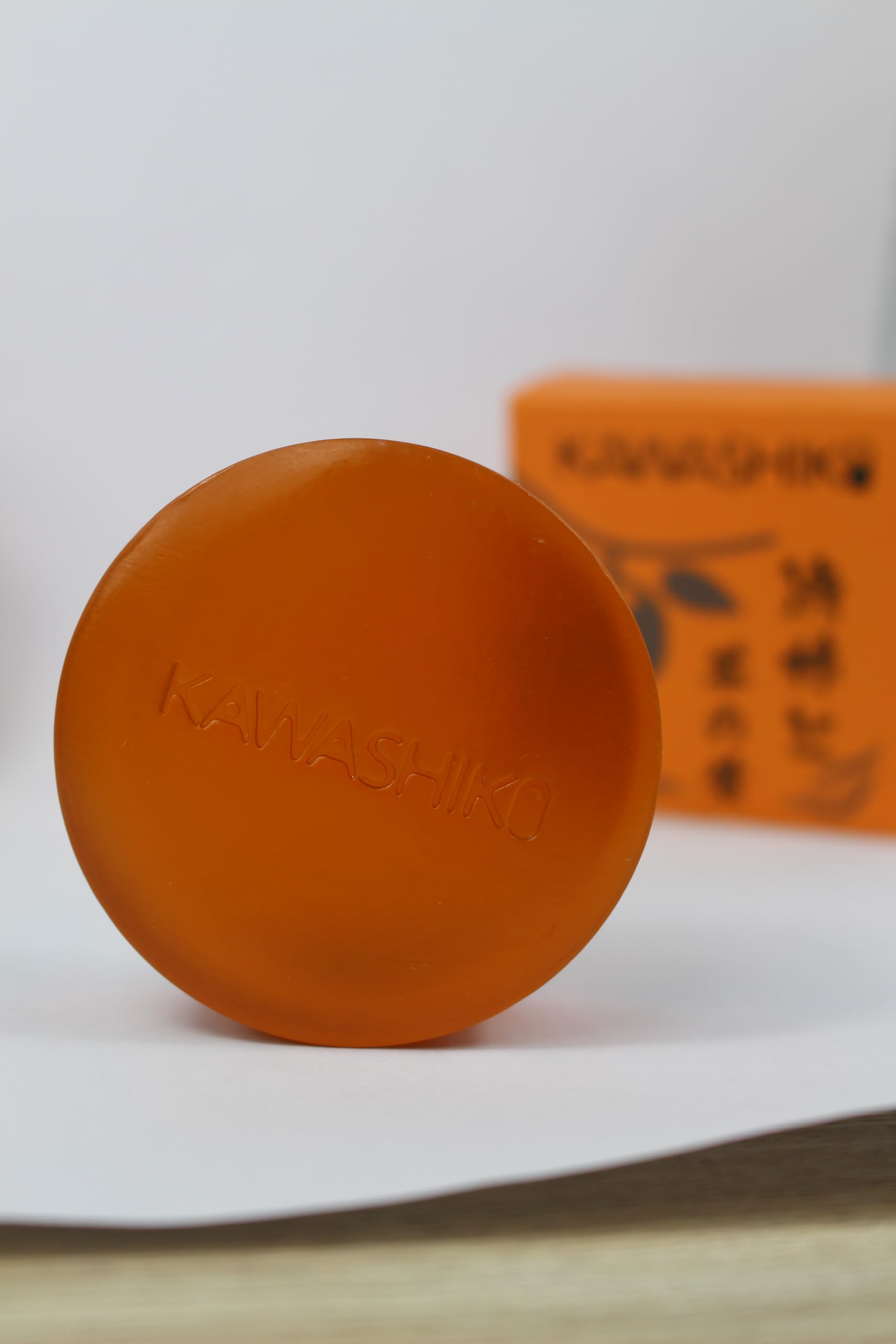 KAWASHIKI Savon kaki japonais 100 g – Thé vert et kaki pour éliminer les odeurs corporelles chez les hommes et les femmes