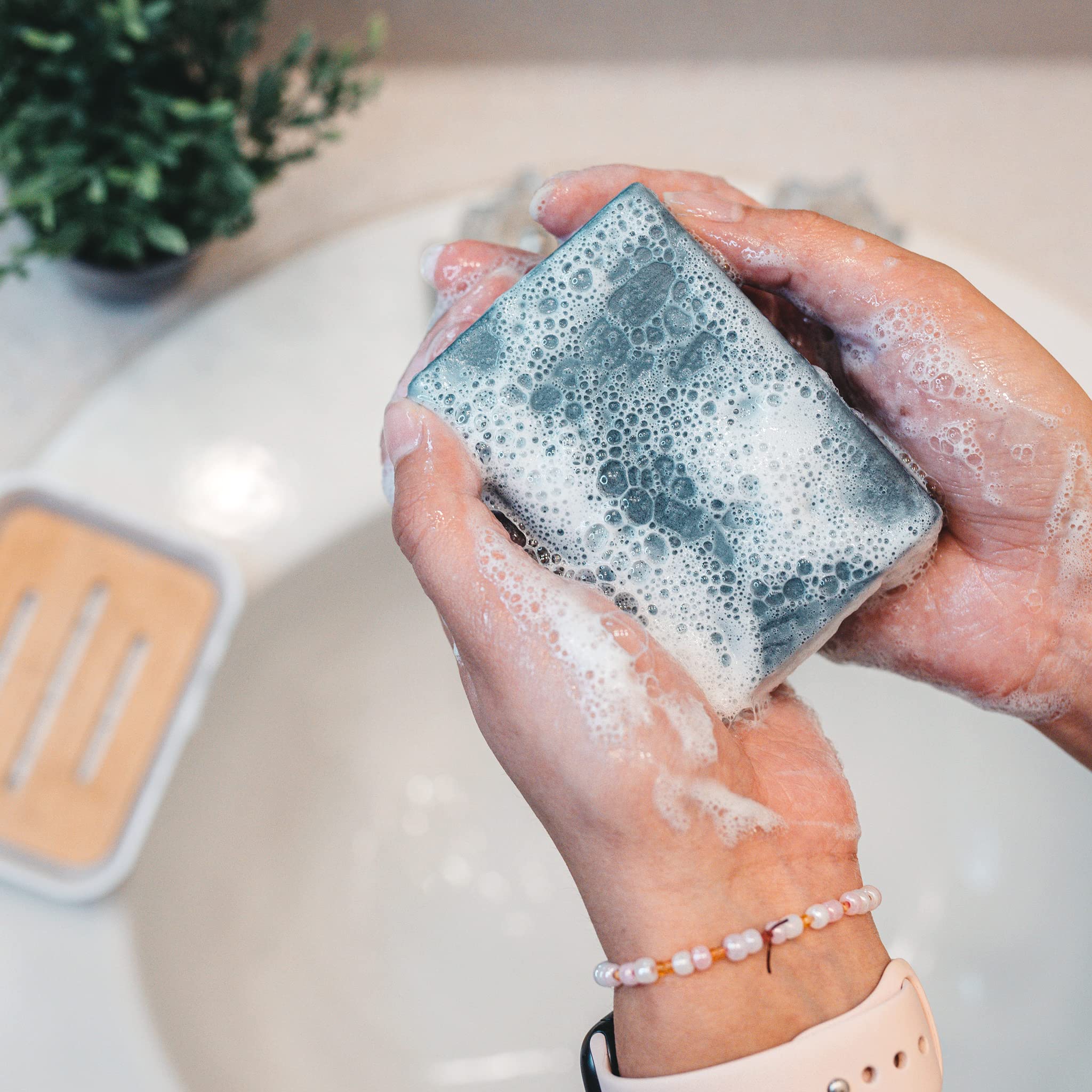 Keika Savon Charbon Noir – rituel spa à domicile et bien-être quotidien.