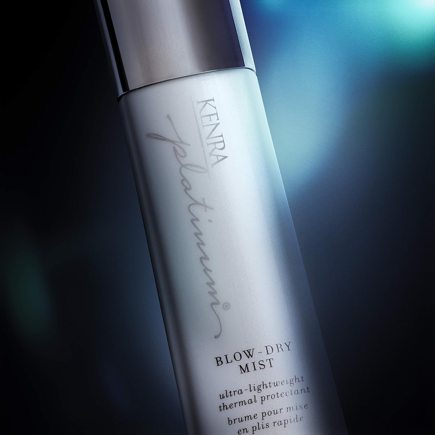 Kenra Platinum Blow-Dry Mist combat les frisottis et l’humidité.