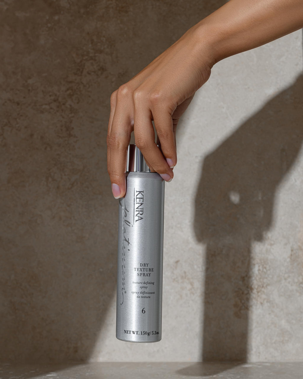 Kenra Platinum Dry Texture Spray — avantages indiqués sur l’emballage, absorption d’huiles.