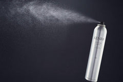 Kenra Volume Spray 25, tenue durable sans alourdir les cheveux.
