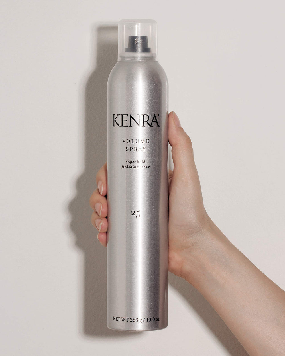 Kenra Volume Spray – résistance à l’humidité jusqu’à 40 km/h.