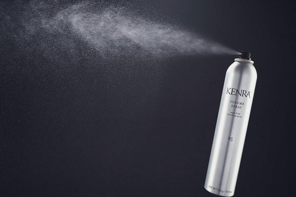 Kenra Volume Spray – sans résidu et séchage rapide.
