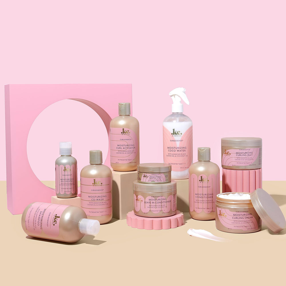 Après lavage, cheveux faciles à coiffer avec Shampooing Hydratant KeraCare.