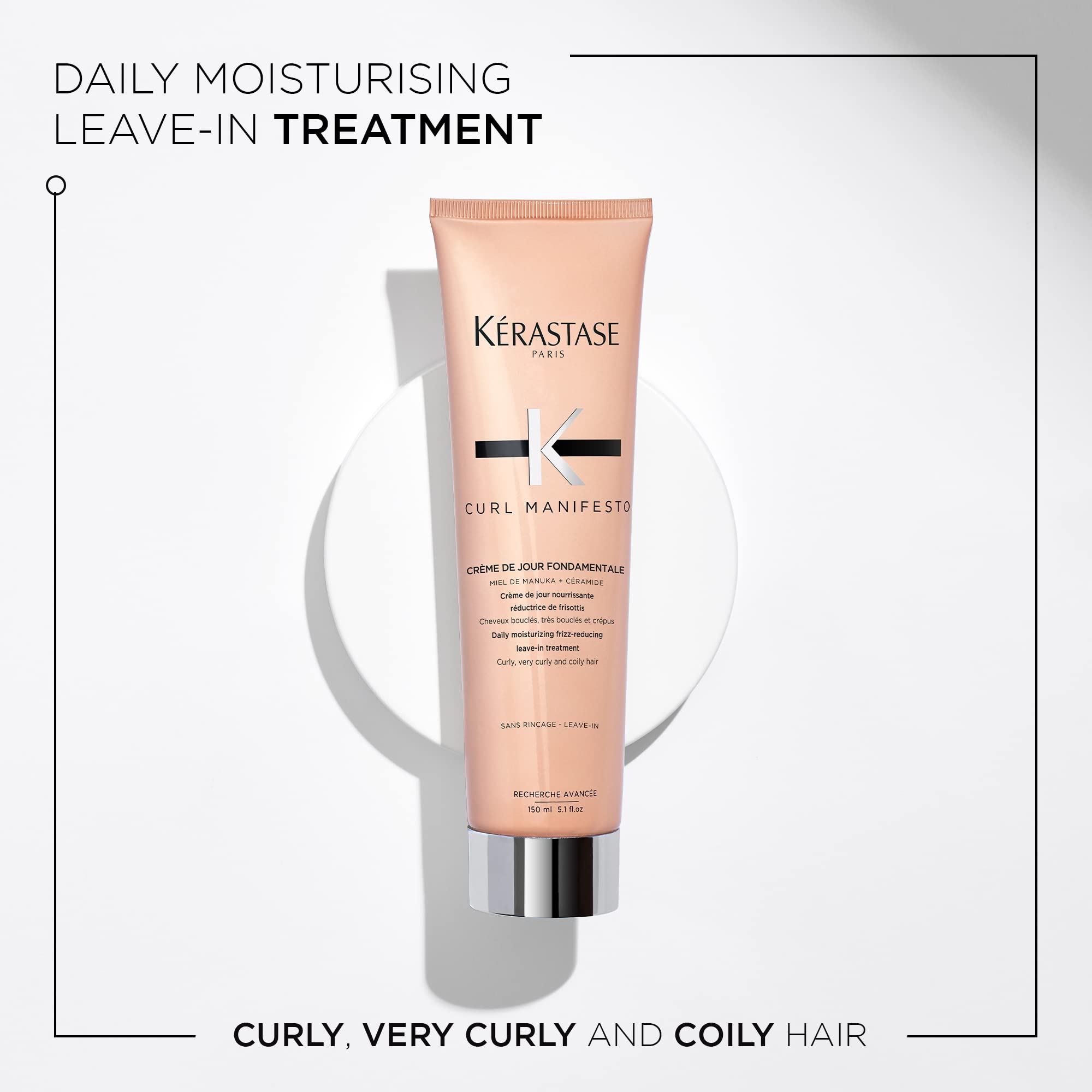 Texture légère de la crème sur cheveux humides pour démêlage facilité.