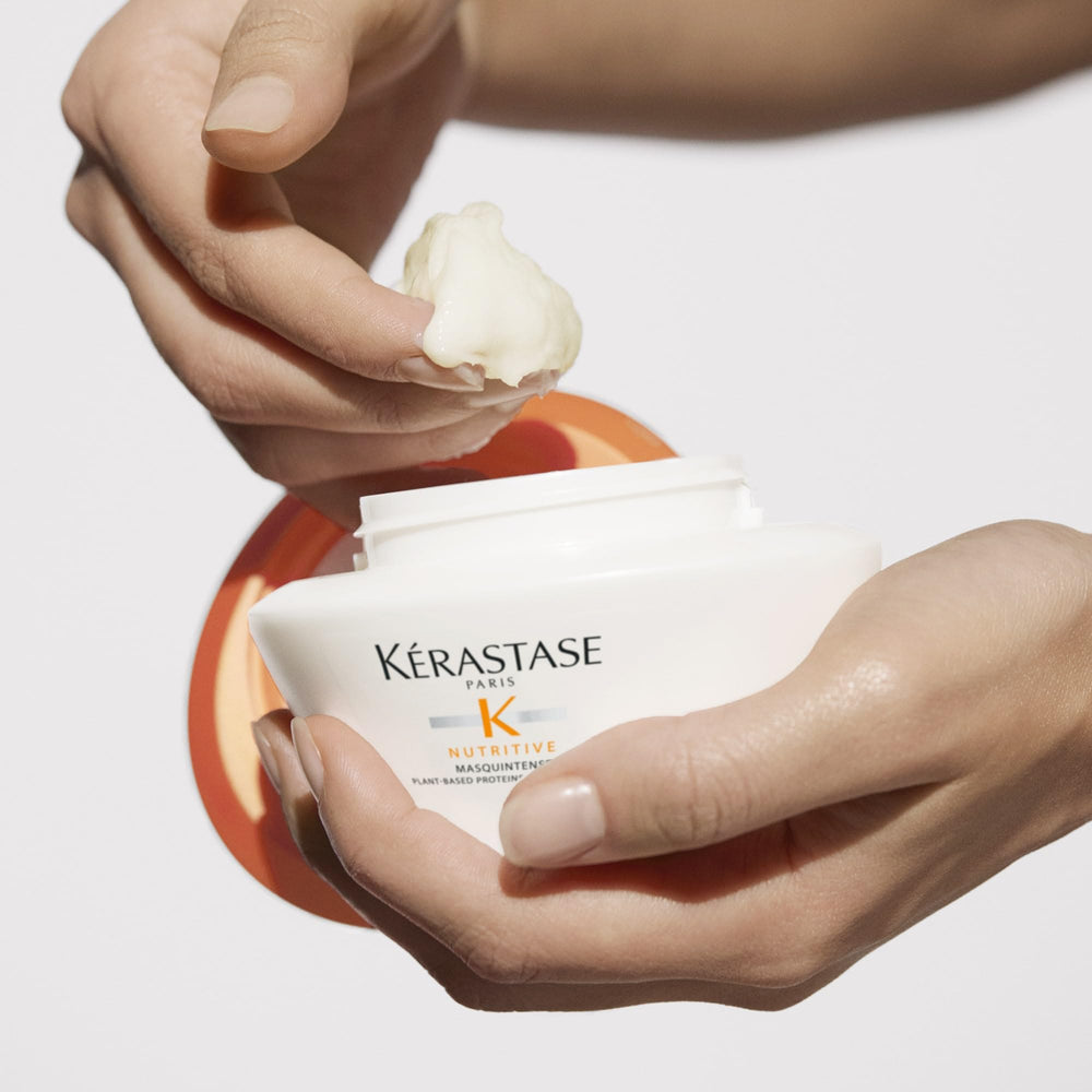 Niacinamide dans Masquintense aide à retenir l’hydratation.