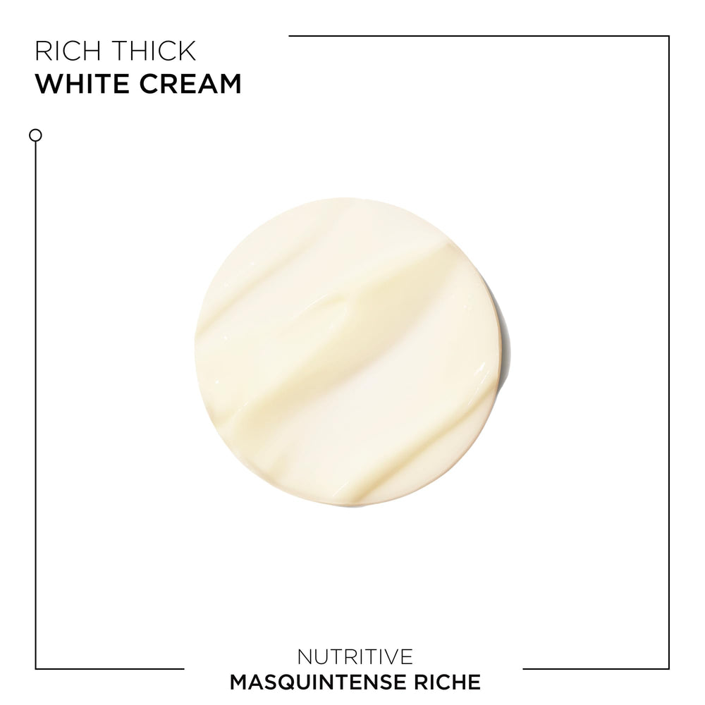 Cheveux secs traités par Nutritive Masquintense Riche, douceur et brillance.