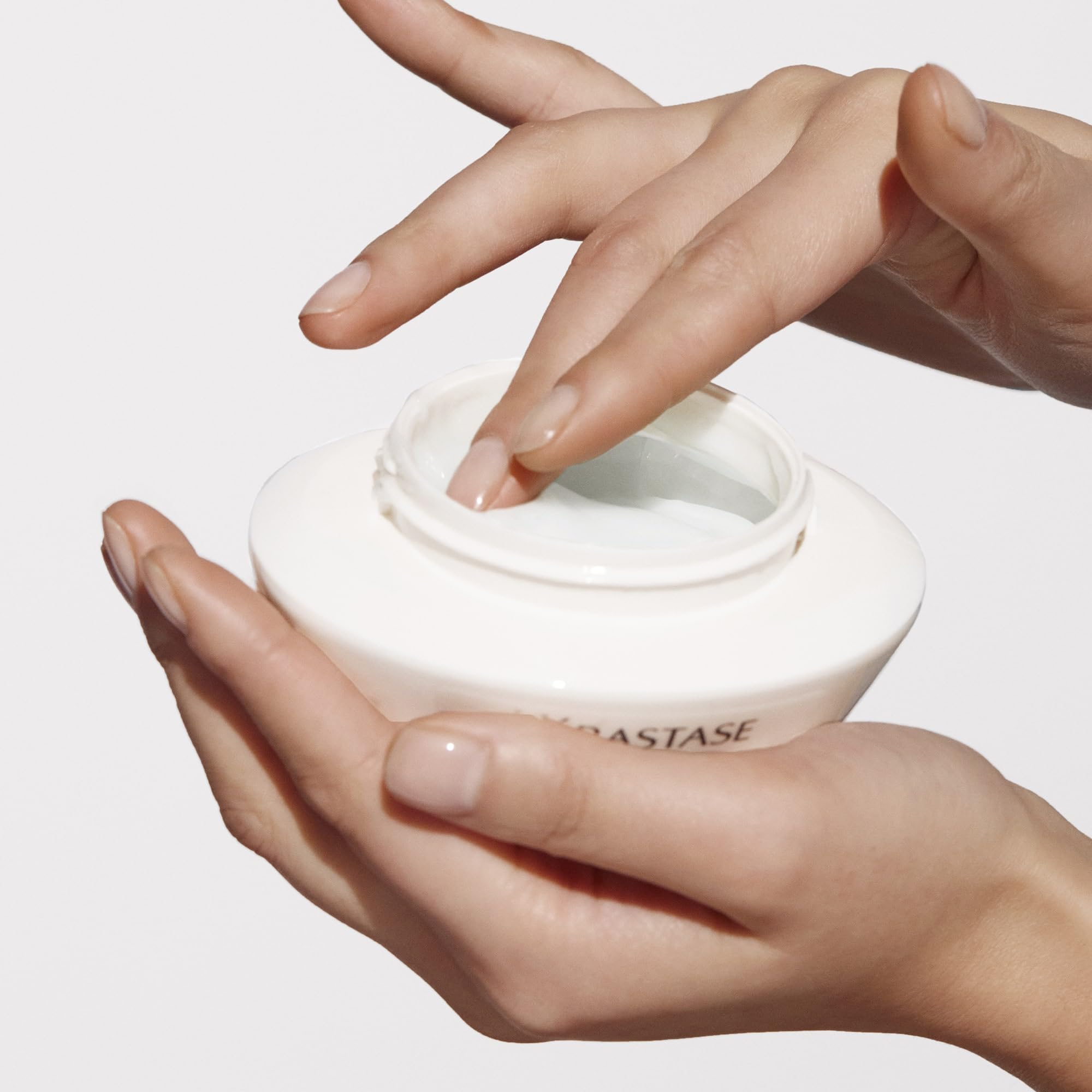 Masque Nutritive Masquintense Riche, renforçant les cheveux en profondeur.