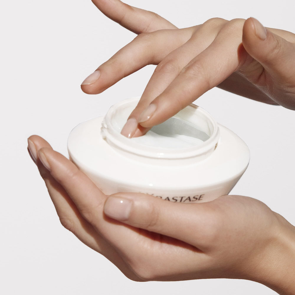 Masque Nutritive Masquintense Riche, renforçant les cheveux en profondeur.