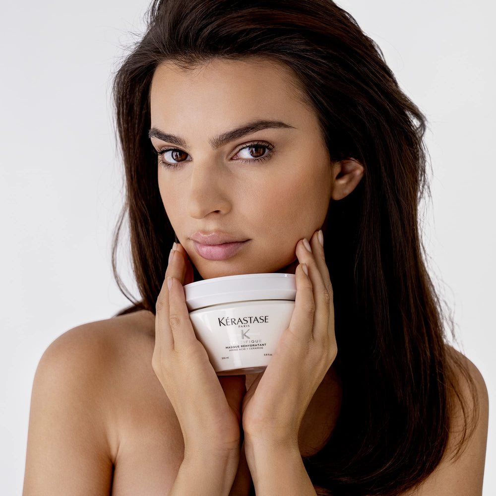 KÉRASTASE Specifique Rehydratant – utilisation rapide sur cheveux propres et humides.