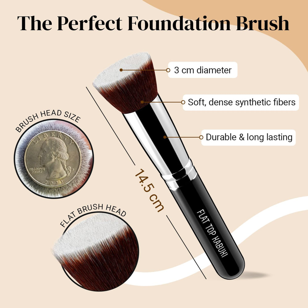 Pinceau KESHIMA Flat Top Kabuki pour base crème avec fini homogène.
