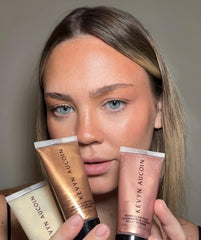 Kevyn Aucoin Glass Glow révèle une lumière transparente avec reflets bleutés.