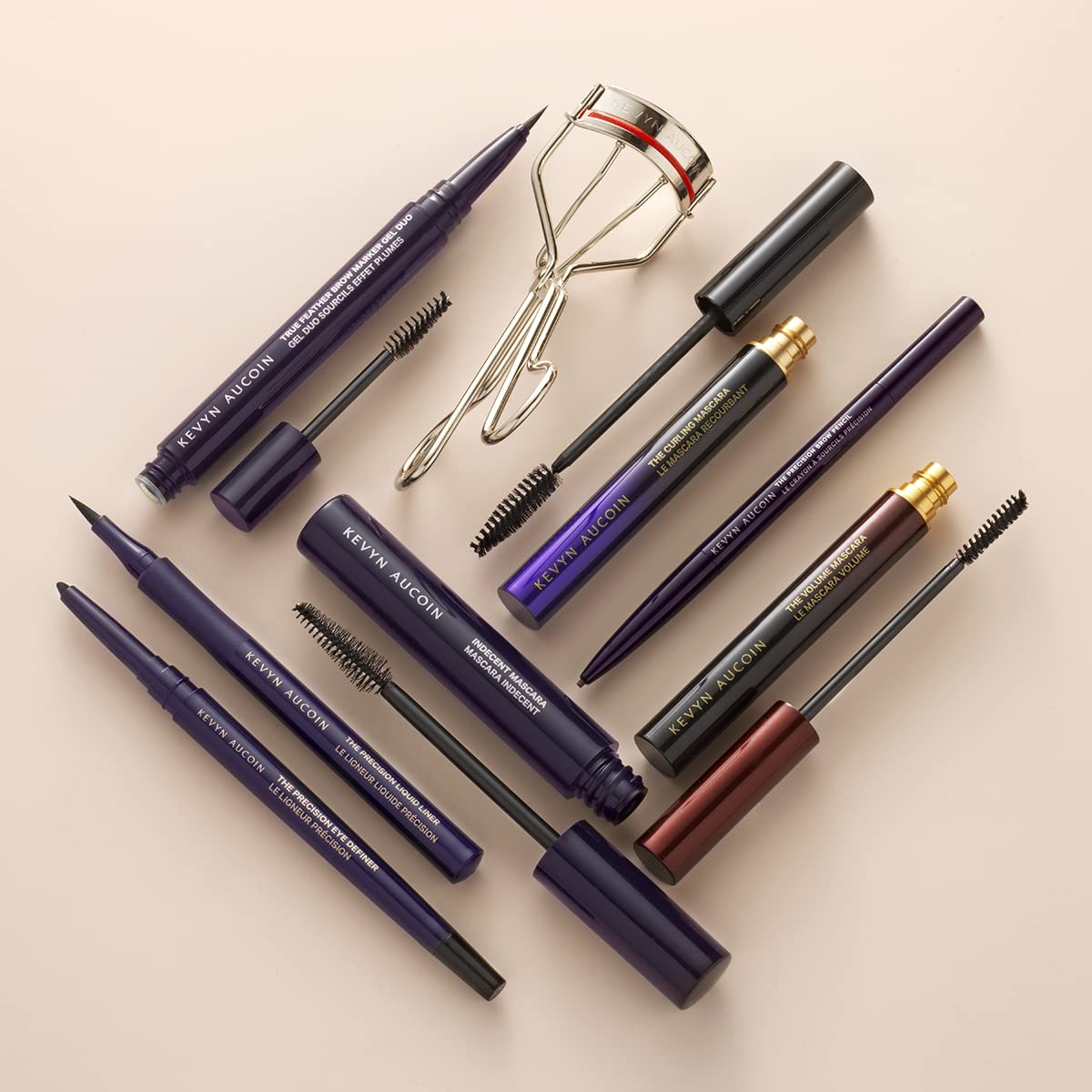 Kevyn Aucoin: application poil à poil plus précise pour effet naturel.