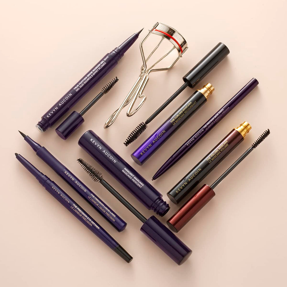Kevyn Aucoin: application poil à poil plus précise pour effet naturel.
