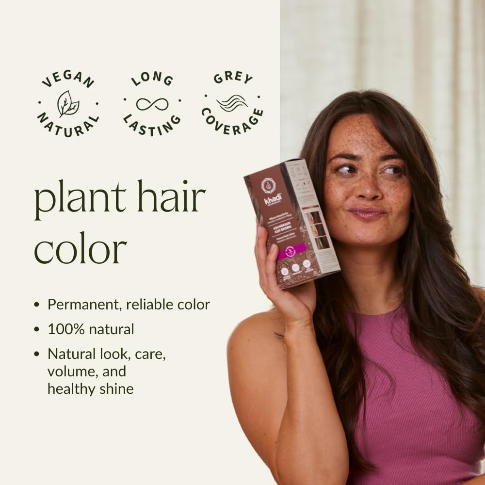 Application KHADI couleur cheveux, pinceau facilitant une teinte uniforme.