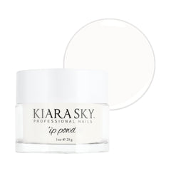 Kiara Sky Poudre Dip Blanc Lait dans son pot, texture crème pour une application homogène.