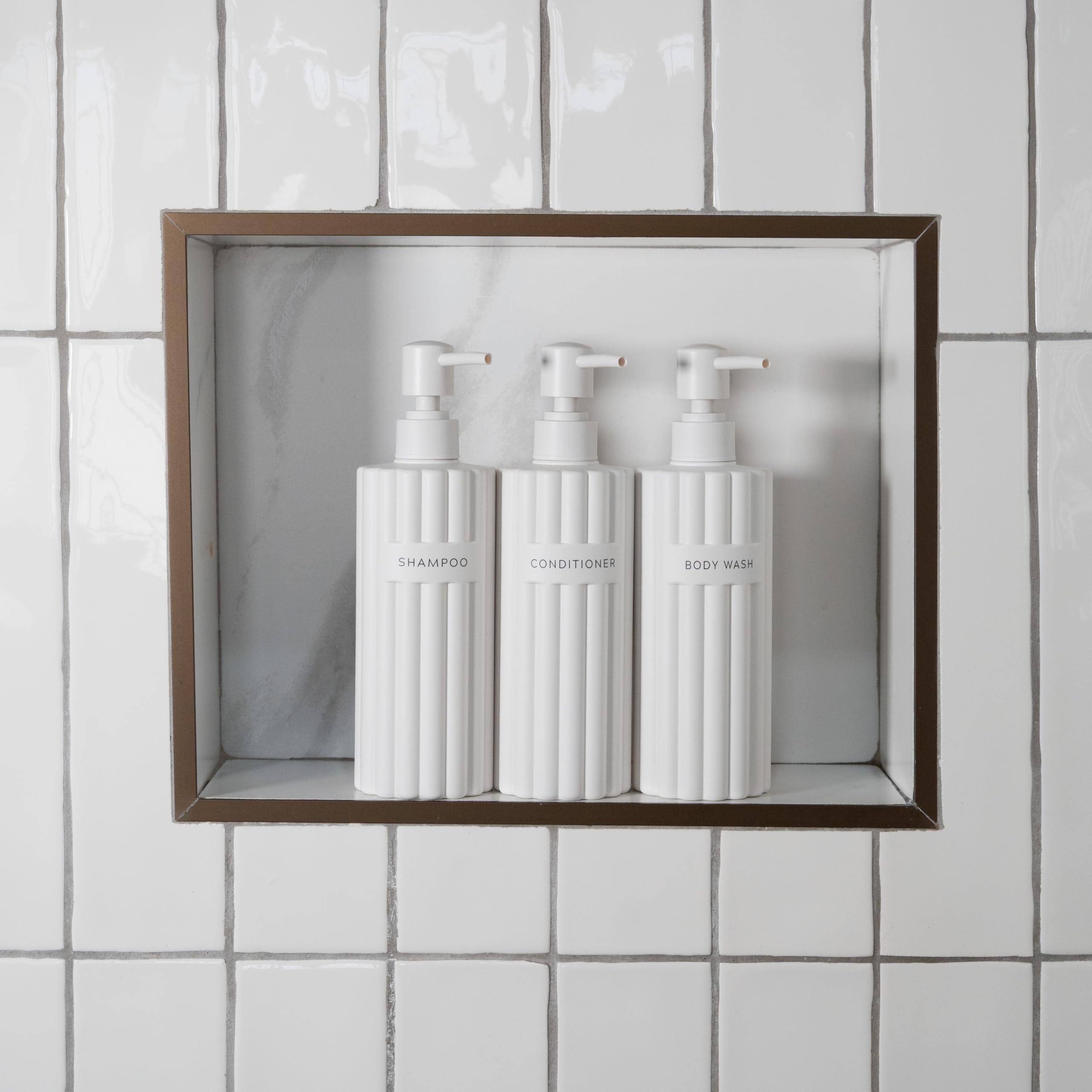 KIBAGA bouteilles-conditionneur-ondulees, esthétique spa et rangement pratique.