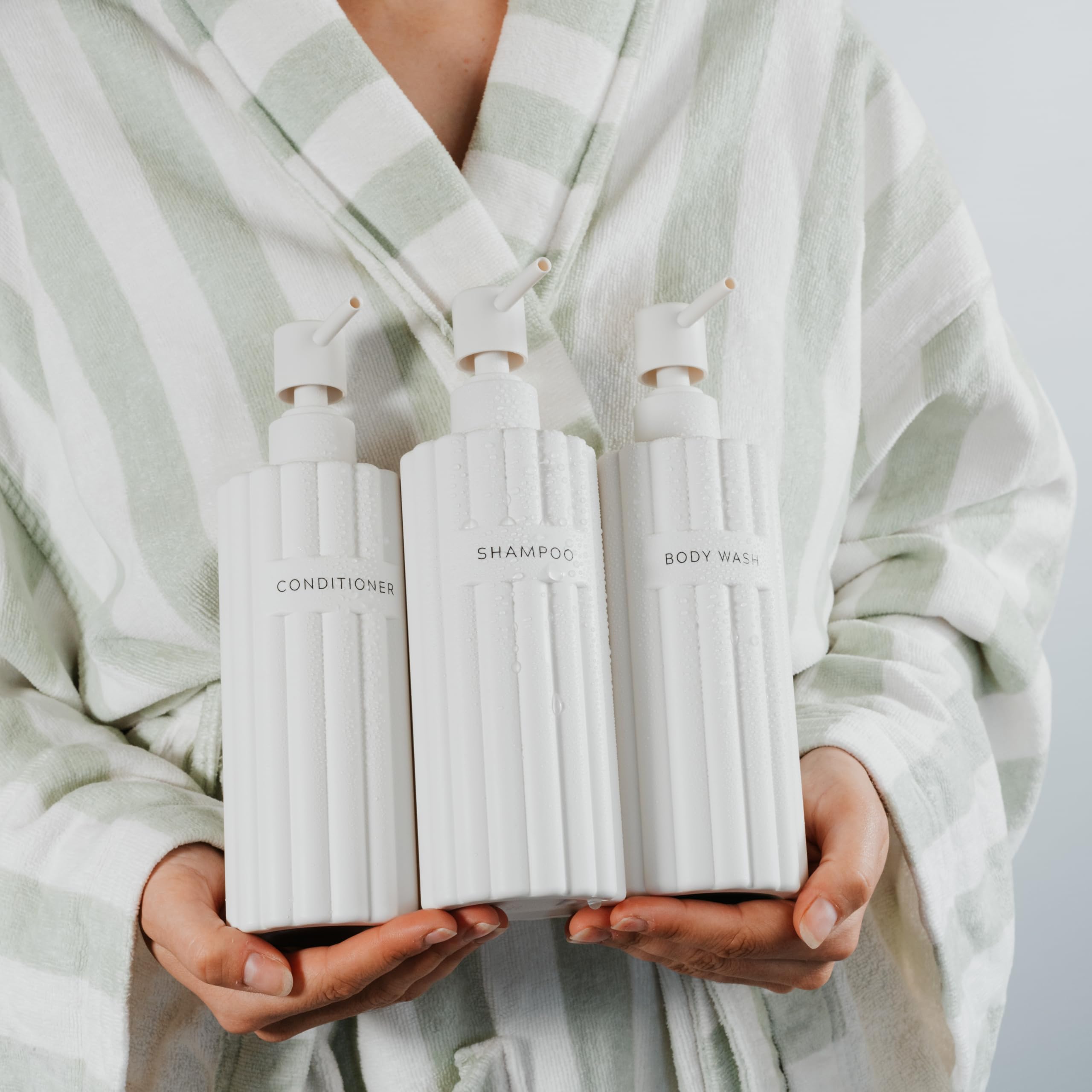 KIBAGA etiquettes-impermeables, étiquettes waterproof pour une salle de bains chic et organisée.