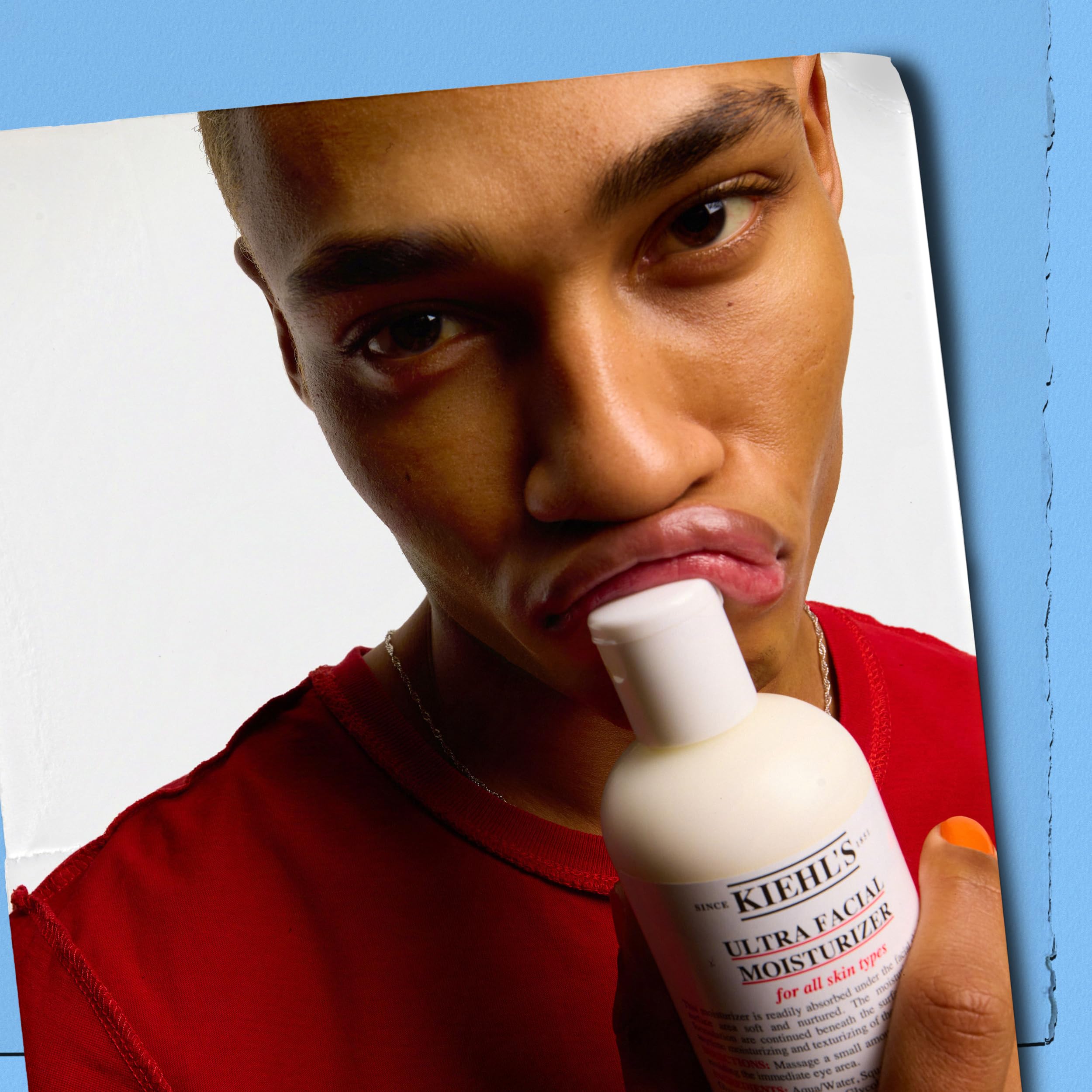 Kiehl's Ultra Facial Moisturizer, barrière d'hydratation renforcée, convient à tous types de peau.