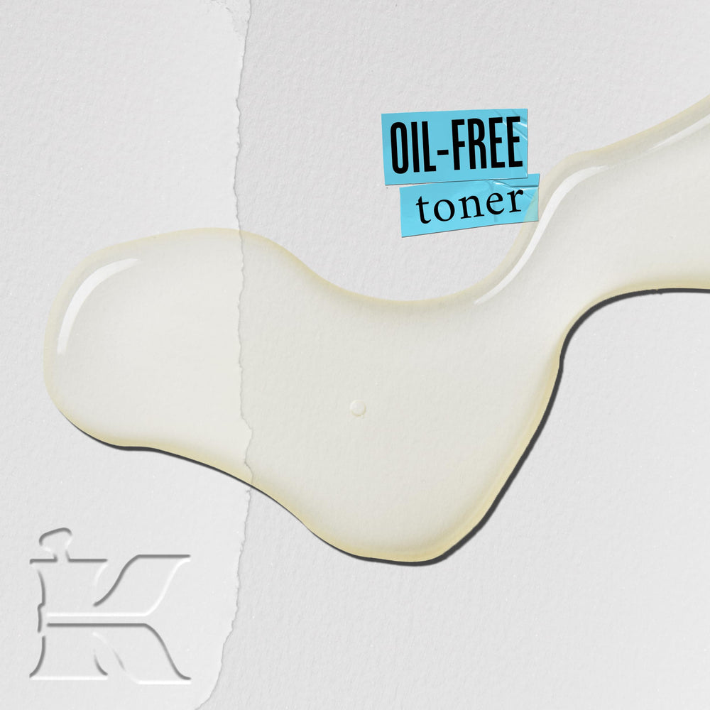 Appliquez Kiehl's Ultra Facial Toner sur coton pour nettoyer sans tiraillement.