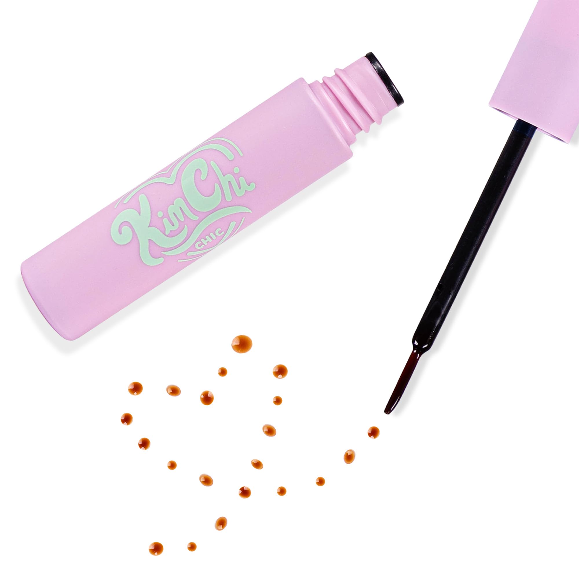 Stylo-taches-efficace et usage simple sur fond de teint selon l’effet souhaité.