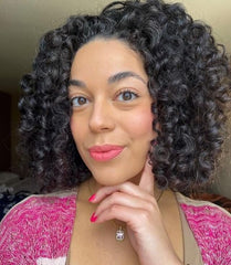Kinky Curly Come Clean Shampoing: texture crémeuse qui enveloppe les longueurs.