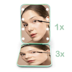 Miroir Kintion cyan avec LED contrôlable, parfait pour retouches quotidiennes.