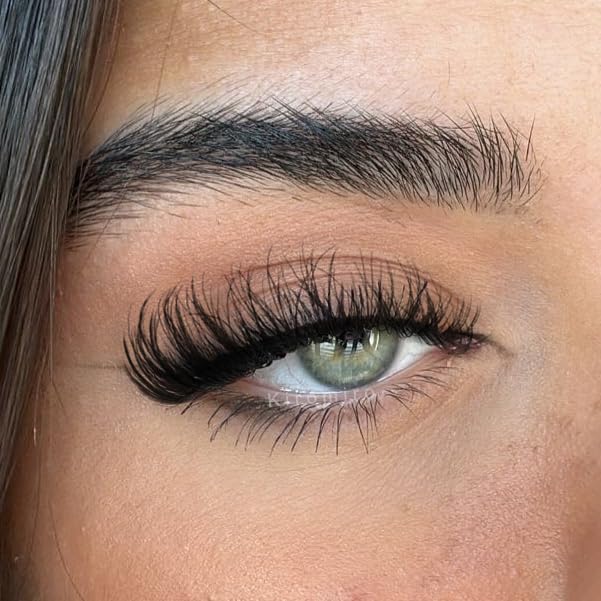 Kiromiro cils 17mm wispy cat eye, look naturel et effet extensions.
