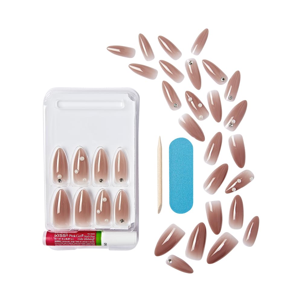 Ongles en forme d’amande ornés de perles pour un look sophistiqué.