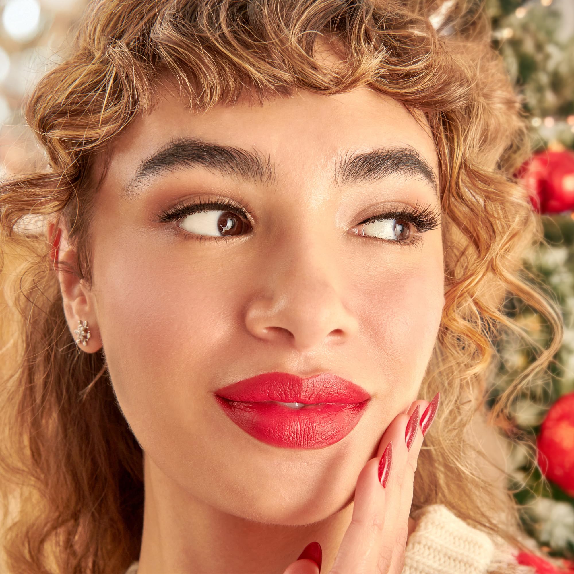 KISS Lash Couture – apparence naturelle et cils parfaitement alignés.