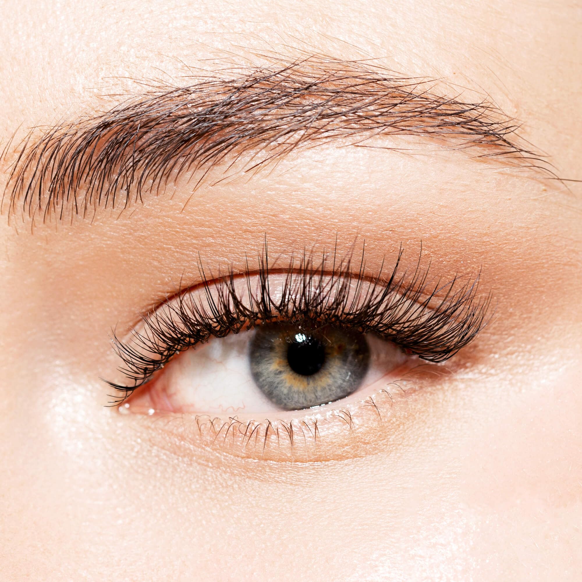 Cils compatibles lentilles KISS Looks So Natural Sultry 12mm sans souci.