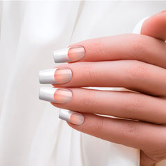 KISS Ongles français kit: extrémités blanches classiques pour un style intemporel.
