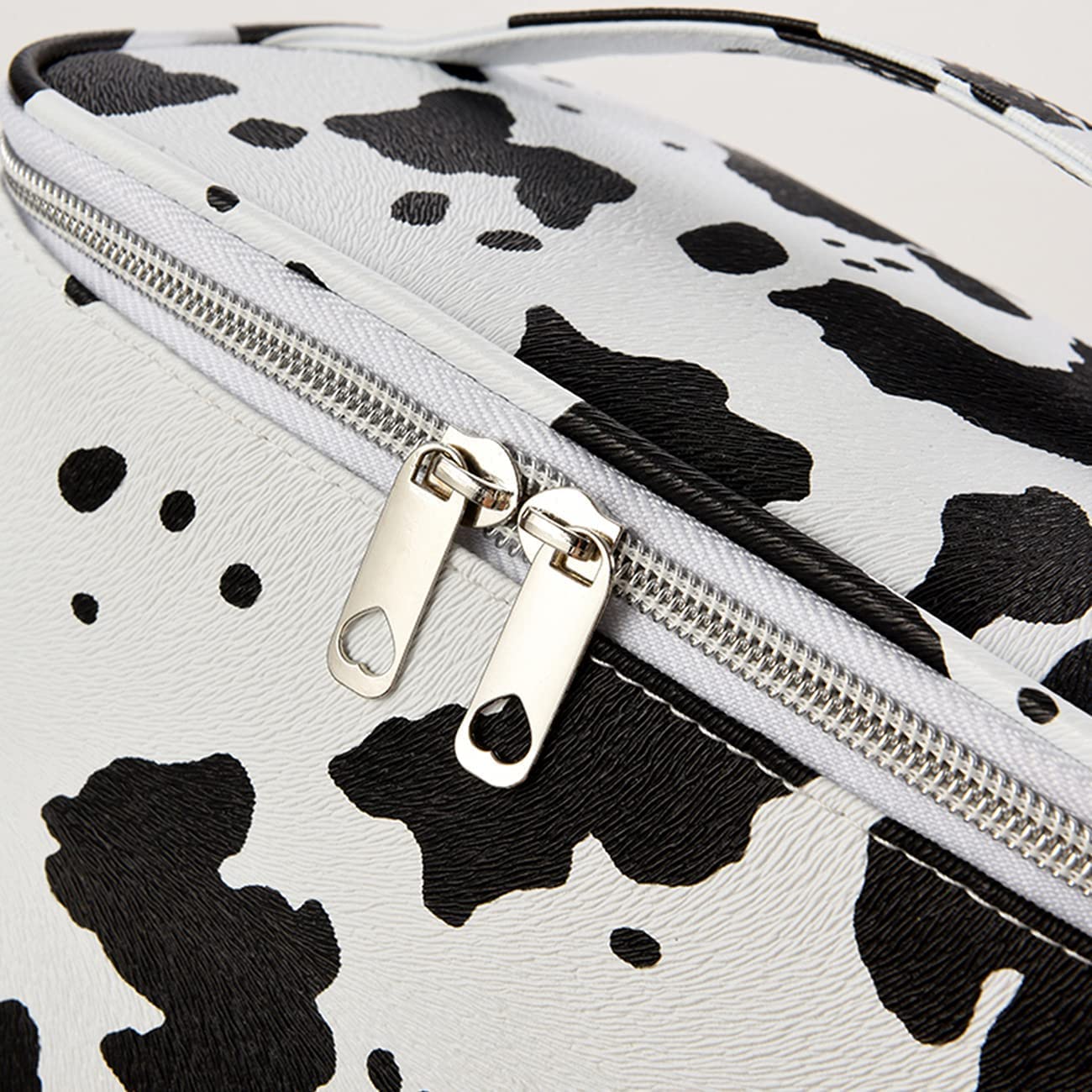 KITENROM Trousse imprimé vache détail design tendance.