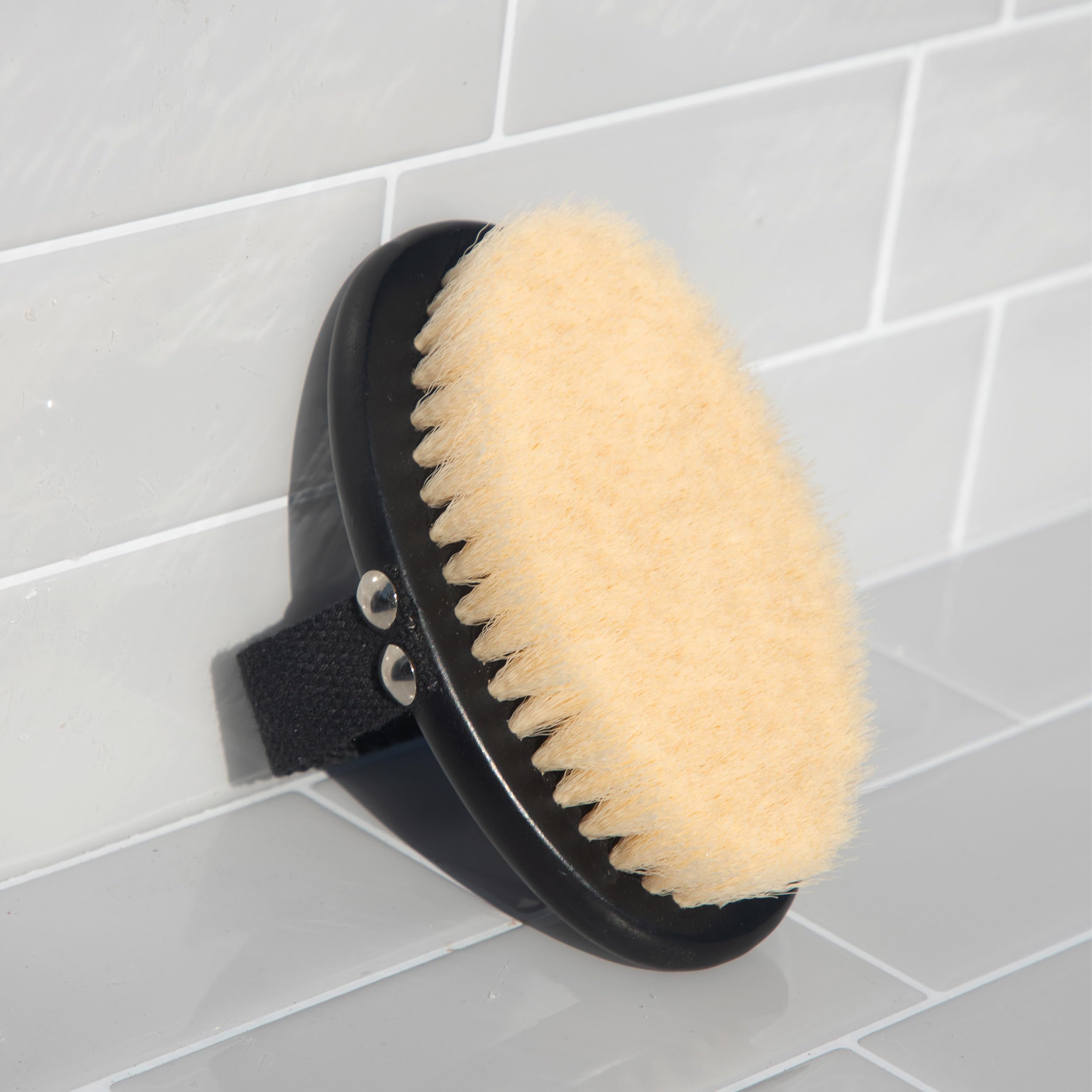 Brosse Kitsch accessoires bien etre sauna: parfaite après sauna pour exfolier en douceur.