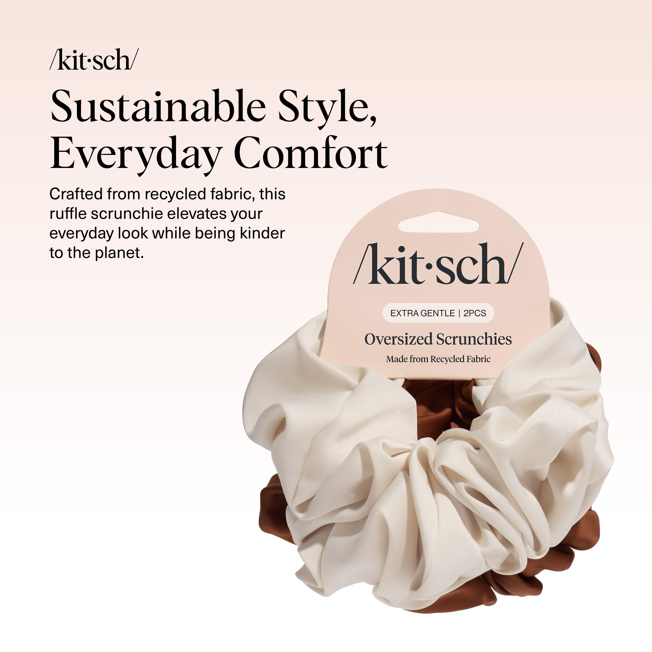 Chouchou Kitsch satin recyclé camel et crème porté en queue de cheval