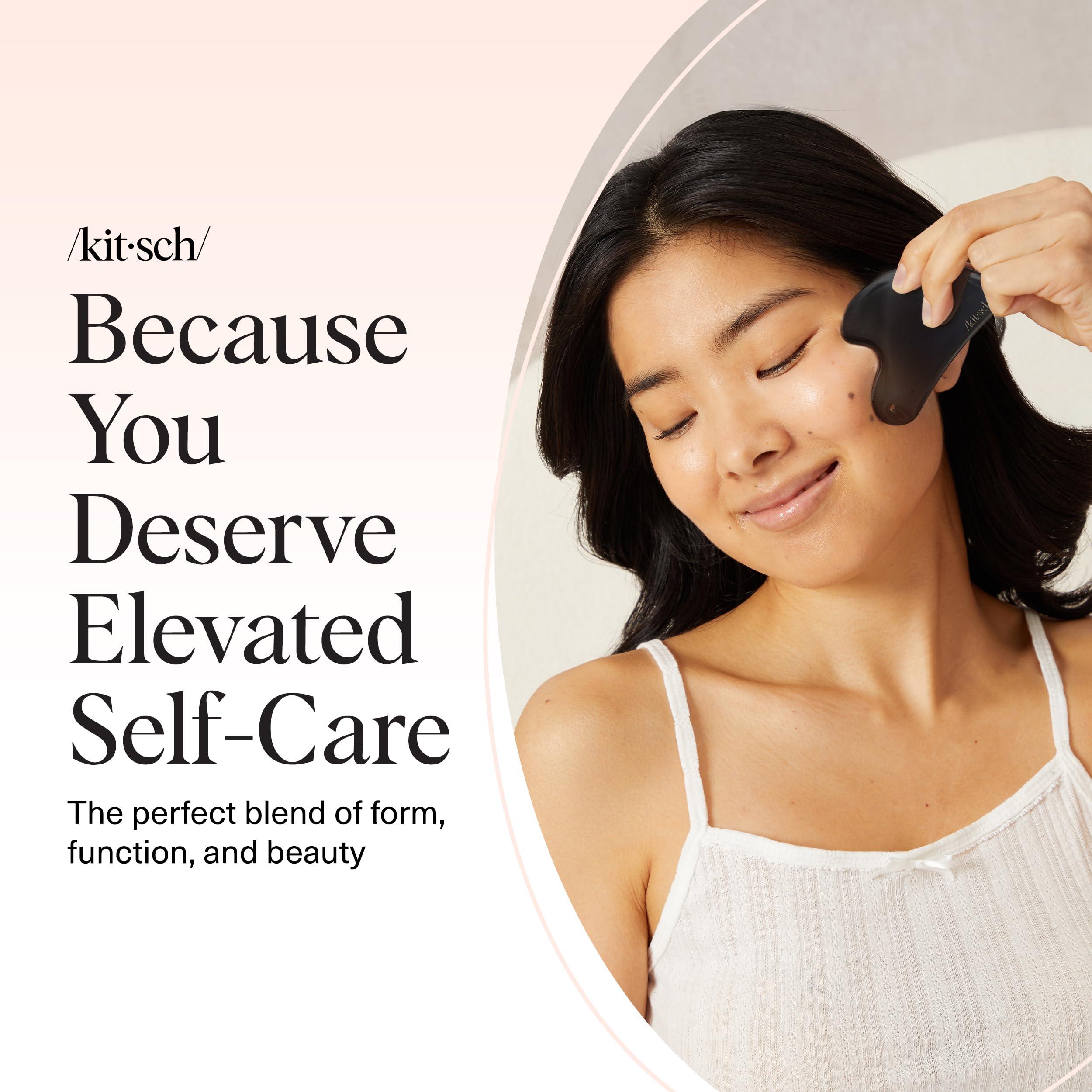 Kitsch gua sha acier, design élégant et moderne pour la routine beauté.