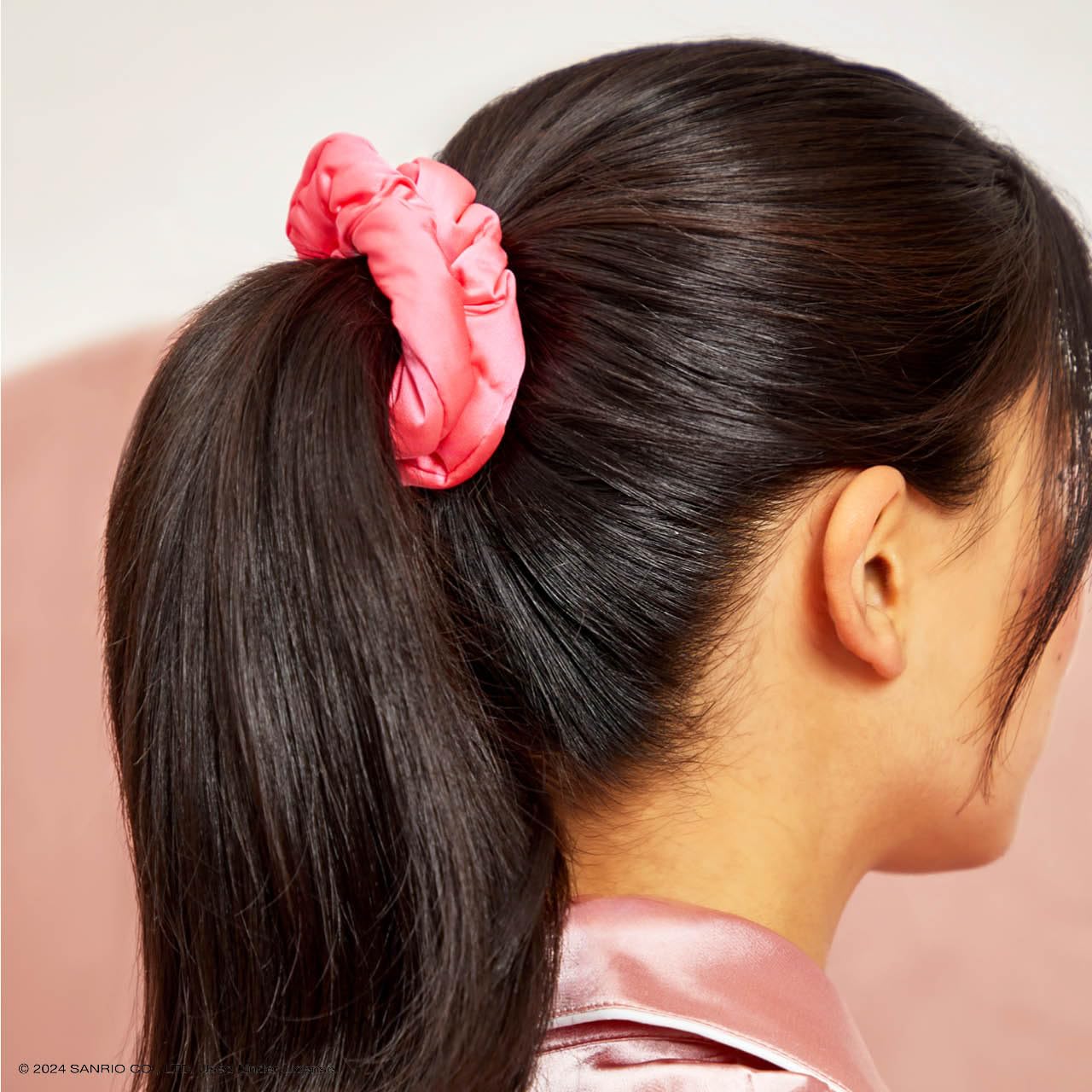 Hello Kitty x Kitsch scrunchies maintien doux lors des mouvements quotidiens.