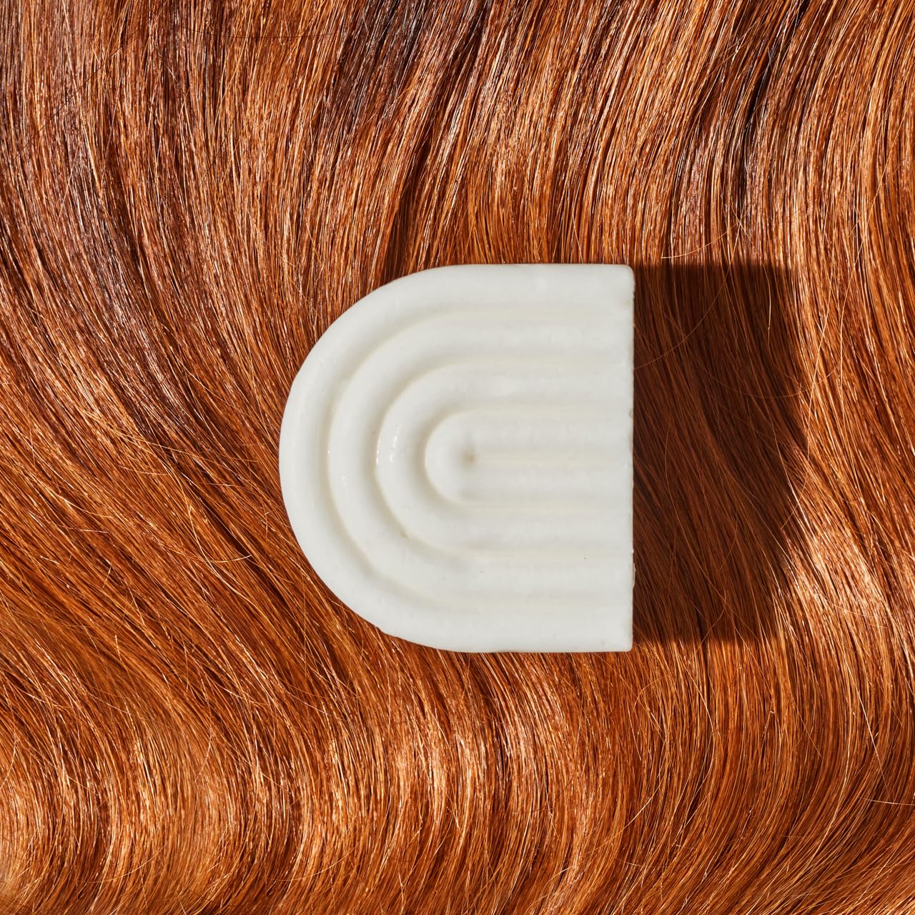 Kitsch texture crèmeuse sur peau et cheveux